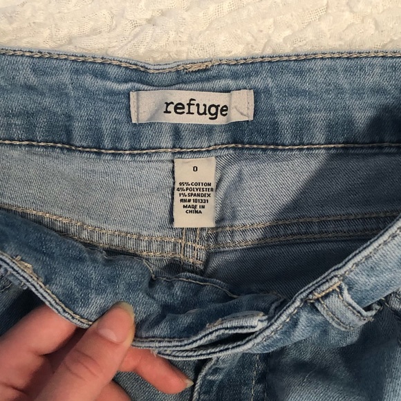 Ripped Boyfriend Jeans - Picture 3 of 3